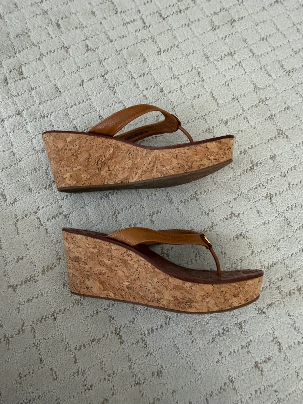 Tory Burch Brown Leather Logo Thong Wedge Sandals with Gold Medallions - Picture 5 of 6